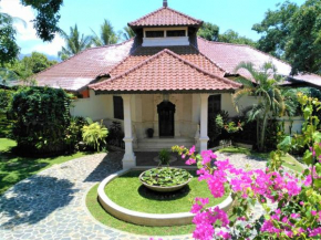 Mountain retreat in large jungle garden